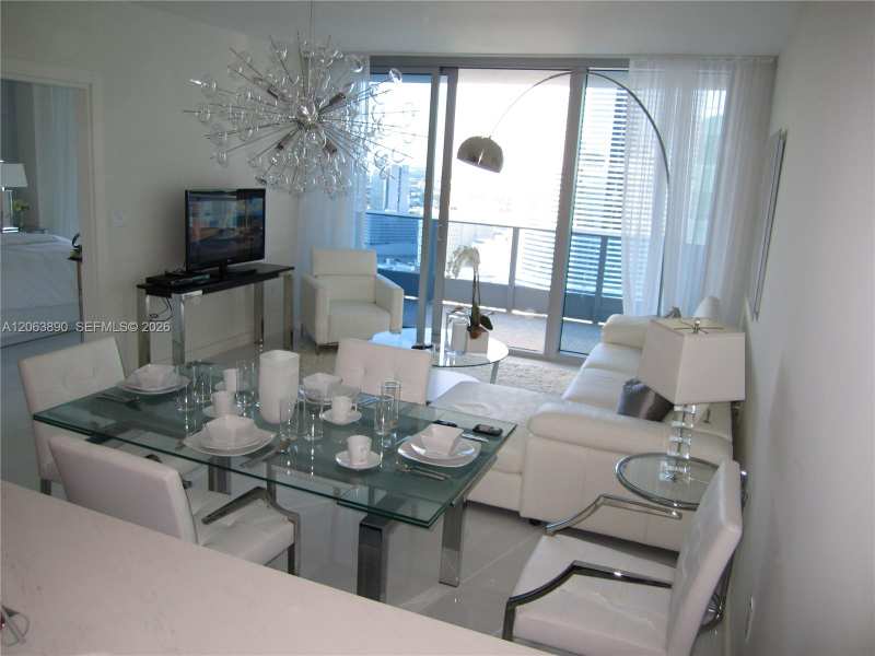 200 Biscayne Boulevard Way # 3809, Miami FL 33131