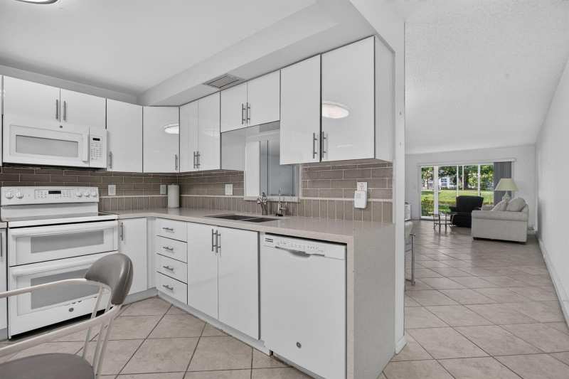 2006 GRANADA Drive # J1, Coconut Creek FL 33066