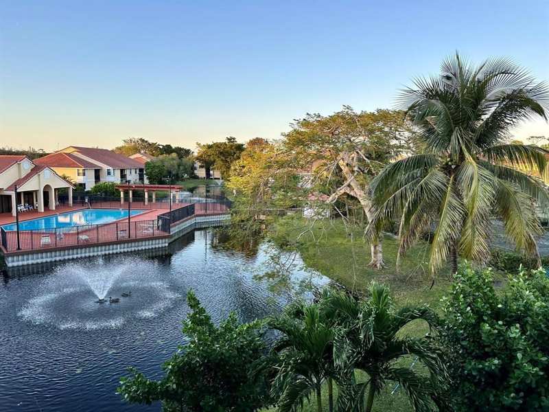 5641 RIVERSIDE Drive, Coral Springs FL 33067