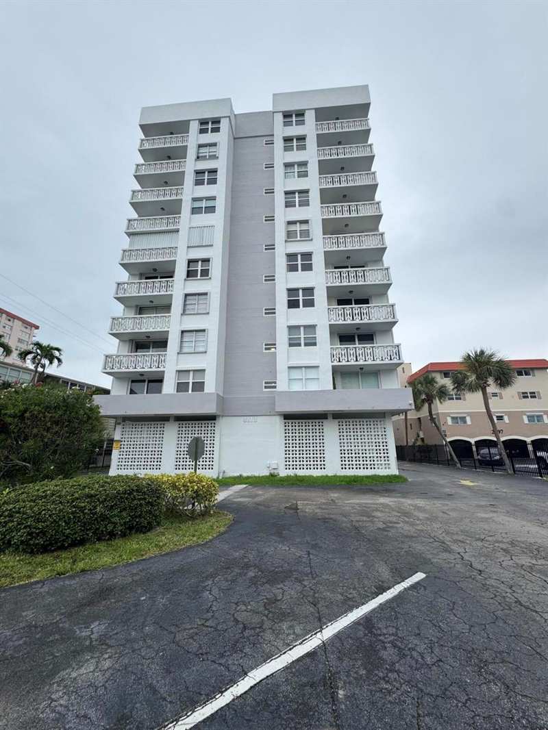 3113 S OCEAN Drive # 209, Hallandale Beach FL 33009