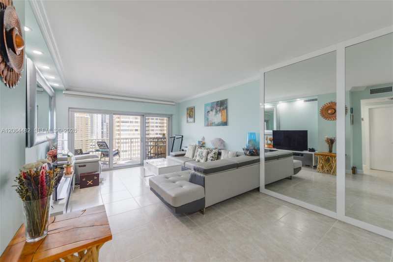 1980 S Ocean Dr # 11K, Hallandale Beach FL 33009