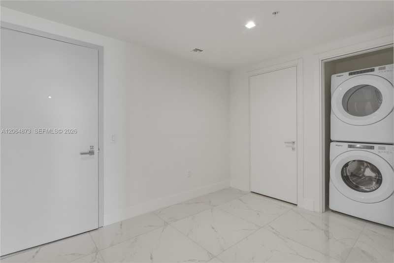 1170 E HALLANDALE BEACH # 904, Hallandale Beach FL 33009