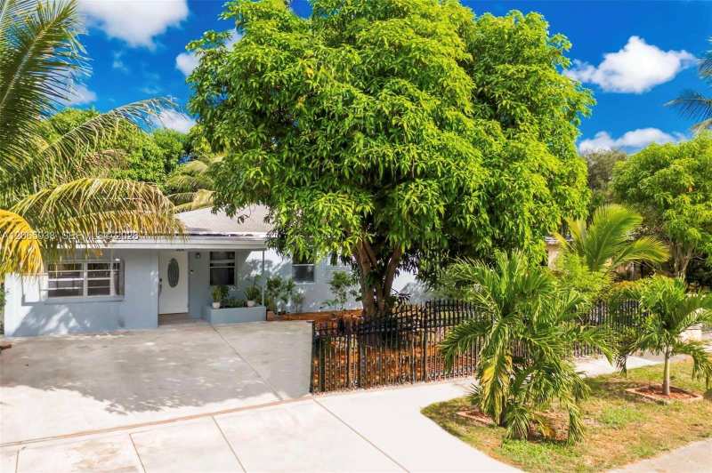 951 NE 157th Ter, North Miami Beach FL 33162