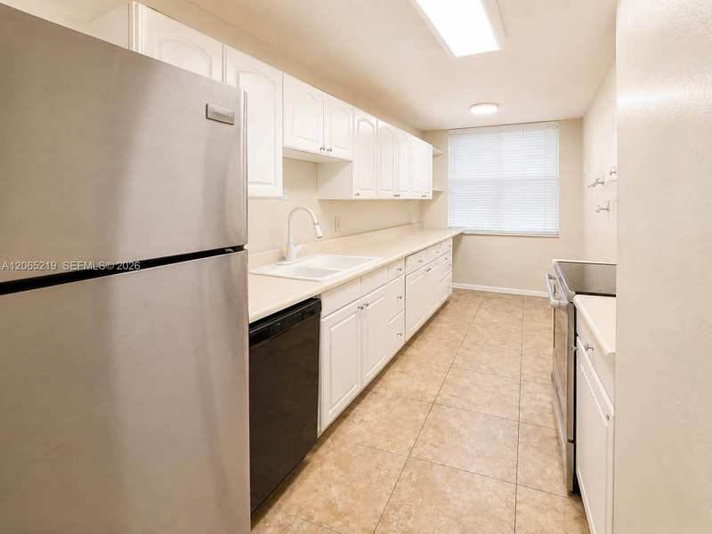250 Jacaranda Dr # 805, Plantation FL 33324