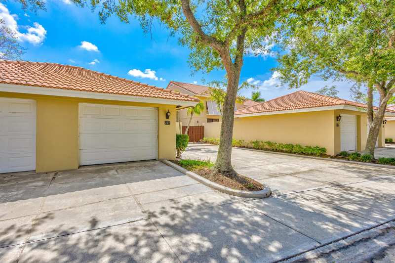 227 OLD MEADOW Way, Palm Beach Gardens FL 33418