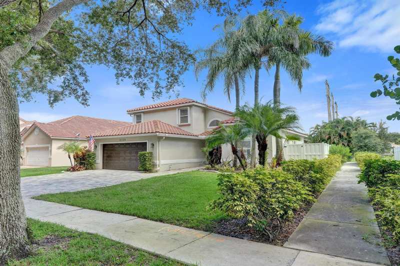 10729 EDINBURGH Street, Cooper City FL 33026