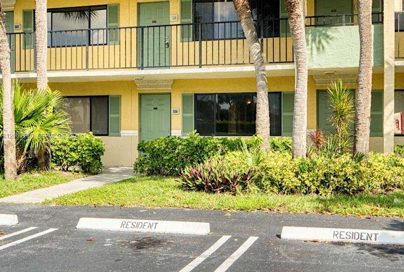 1606 W Meadows Cir W # 1606, Boynton Beach FL 33436