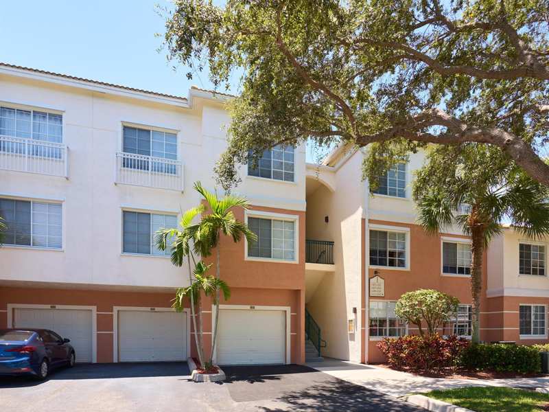 1108 Myrtlewood Circle E, Palm Beach Gardens FL 33418
