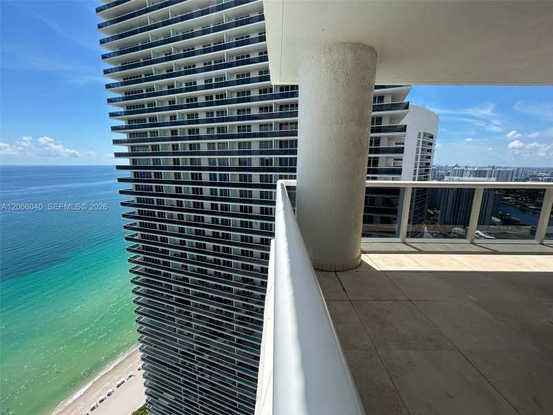 1800 S Ocean Dr # 4005, Hallandale Beach FL 33009