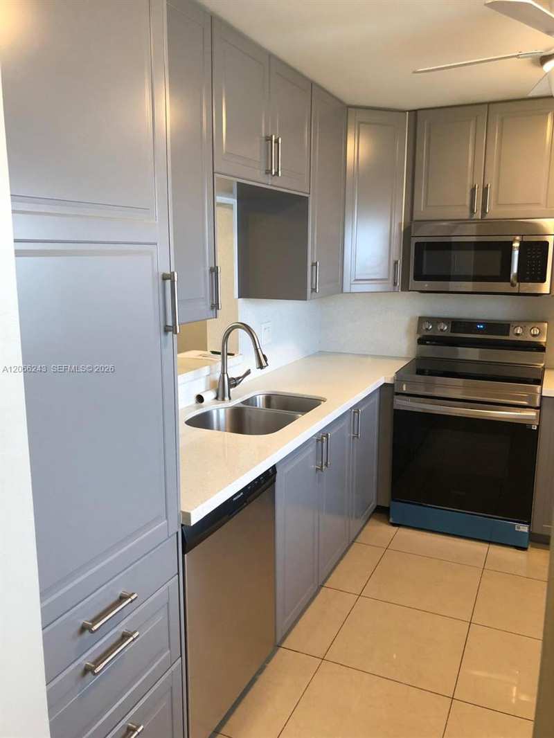 319 NE 14th Ave # 707, Hallandale Beach FL 33009