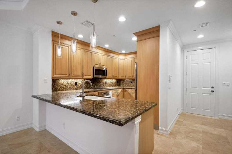 3863 NE 22nd Way, Lighthouse Point FL 33064