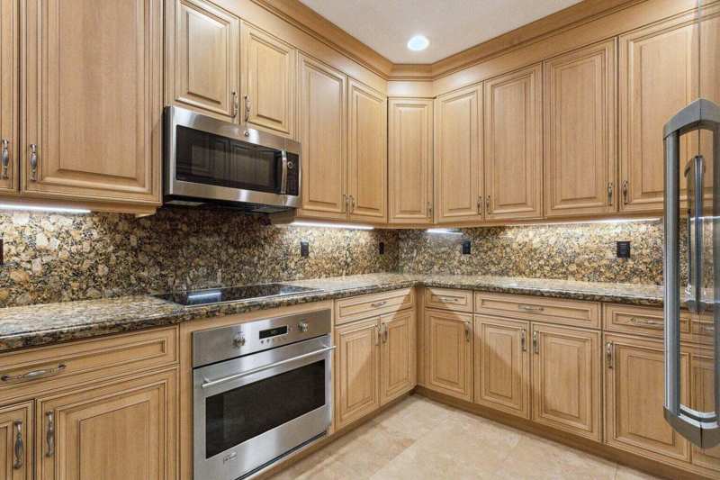 3863 NE 22nd Way, Lighthouse Point FL 33064