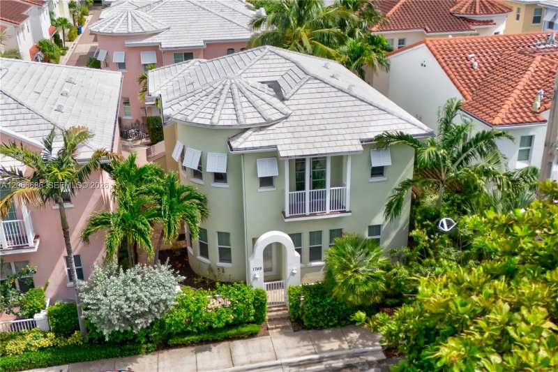 1749 NE 9th St, Fort Lauderdale FL 33304