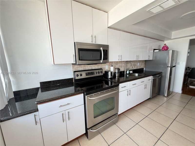18031 Biscayne Blvd # 601, Aventura FL 33160
