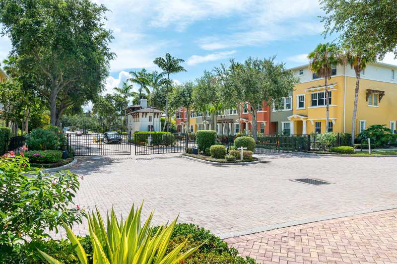 447 Corte Madera Lane # 6, West Palm Beach FL 33401