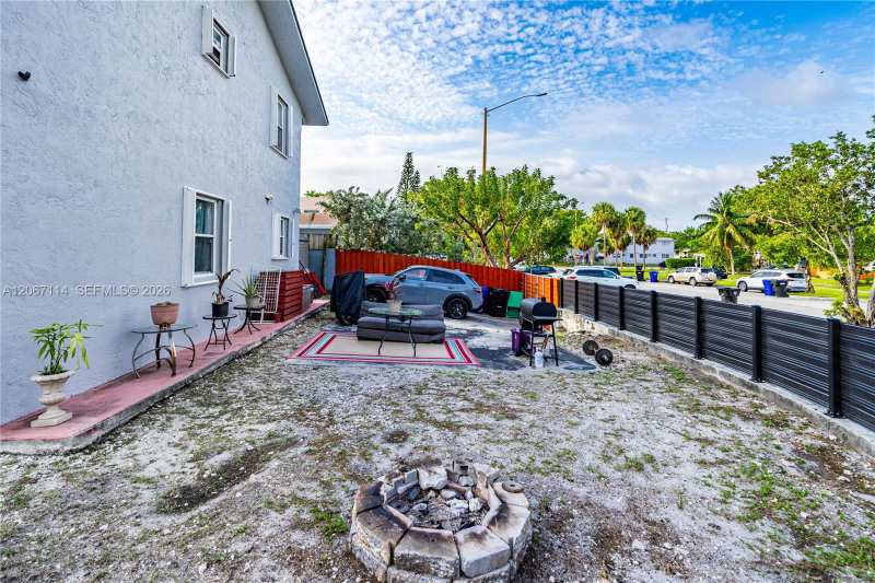 2100 NE 170th St, North Miami Beach FL 33162