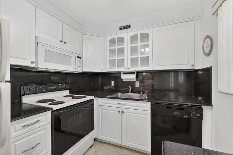 100 SHEFFIELD E, West Palm Beach FL 33417