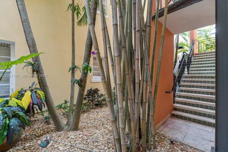 4812 Pine Tree Dr # 206, Miami Beach FL 33140