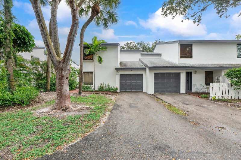 9897 Fairway Cove Lane, Plantation FL 33324