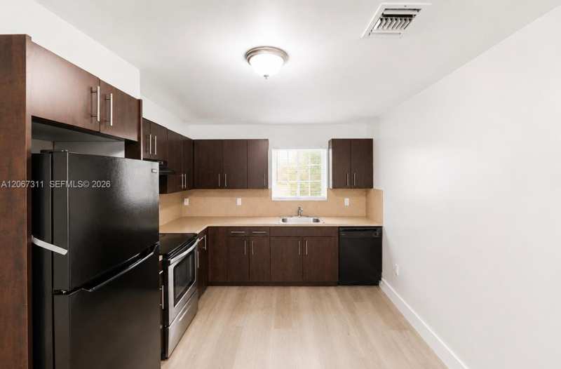 13 S Royal Poinciana Blvd # 20, Miami Springs FL 33166