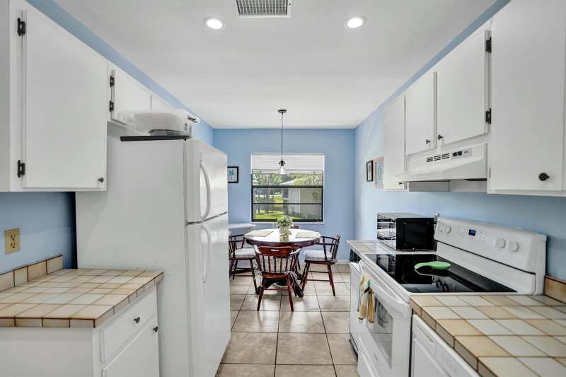 19 STRATFORD Drive E Unit F, Boynton Beach FL 33436
