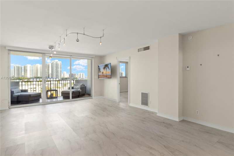 3703 NE 166th St # 904, North Miami Beach FL 33160