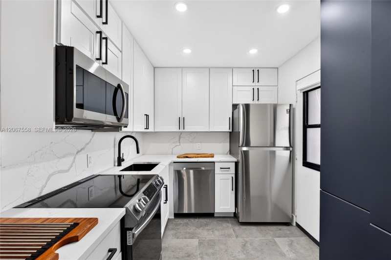 3301 N Country Club Dr # 101, Aventura FL 33180