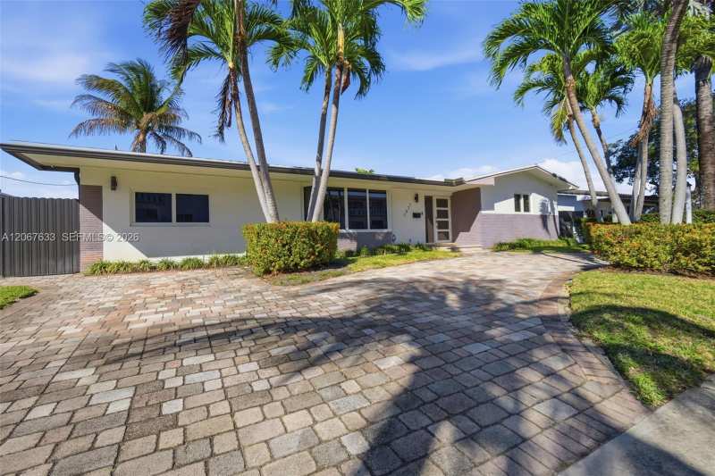 1871 NE 186th St, North Miami Beach FL 33179