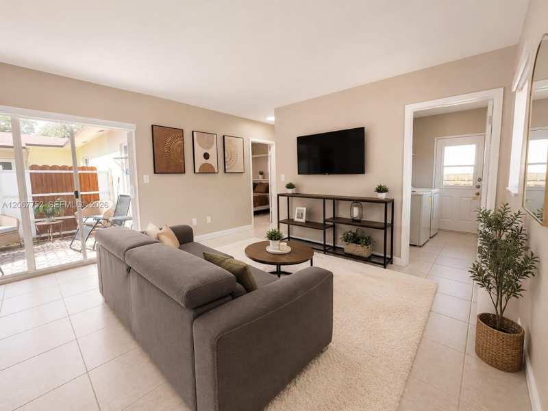 31 SW 8th St # 1, Hallandale Beach FL 33009