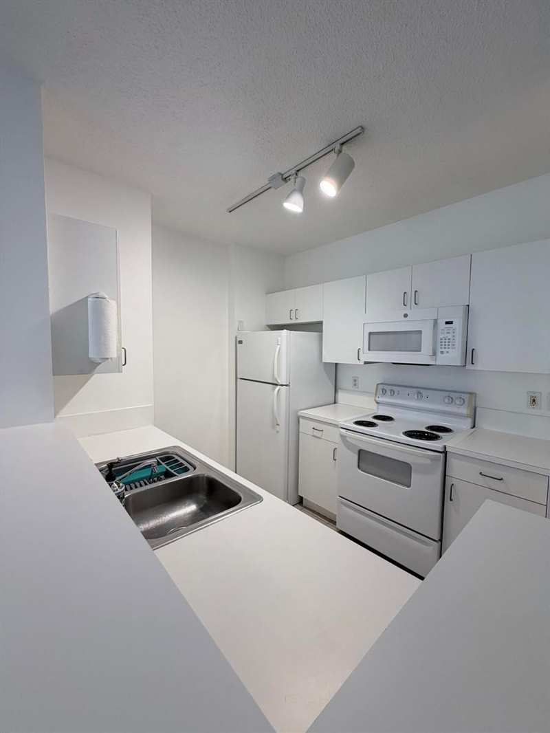 630 S SAPODILLA Avenue # 323, West Palm Beach FL 33401
