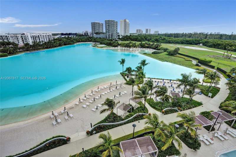 2411 Laguna Cir # 1805, North Miami FL 33181