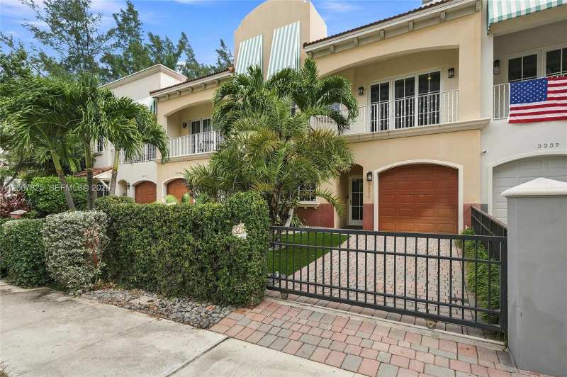 3237 NE 5th St # 3237, Pompano Beach FL 33062