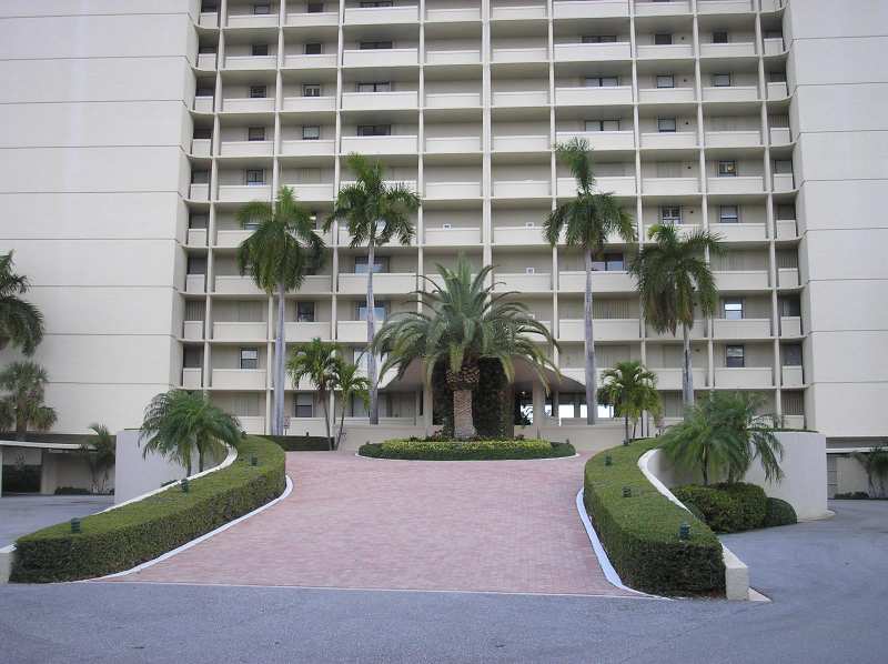 130 LAKESHORE Drive # 322, North Palm Beach FL 33408