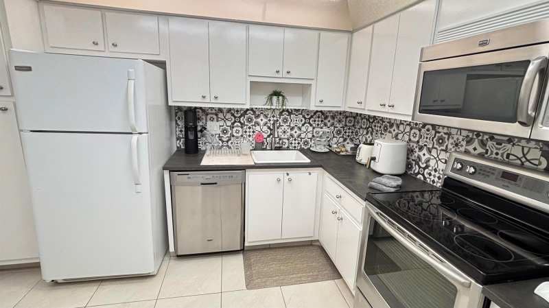 605 OAKS Drive # 503, Pompano Beach FL 33069