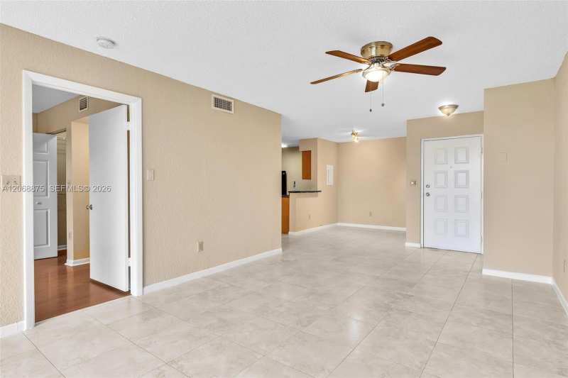 2880 N Oakland Forest Dr # 110, Oakland Park FL 33309