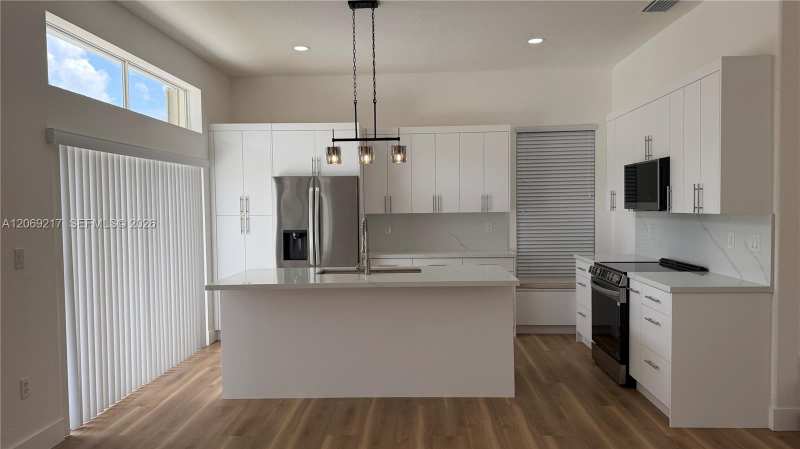 19089 NW 23rd Ct, Pembroke Pines FL 33029
