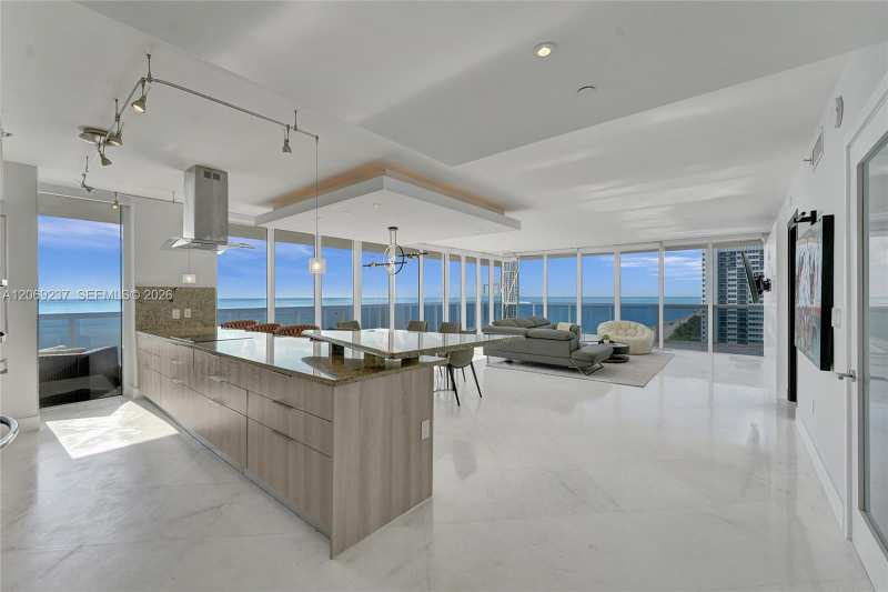 1830 S Ocean Dr # 1502, Hallandale Beach FL 33009
