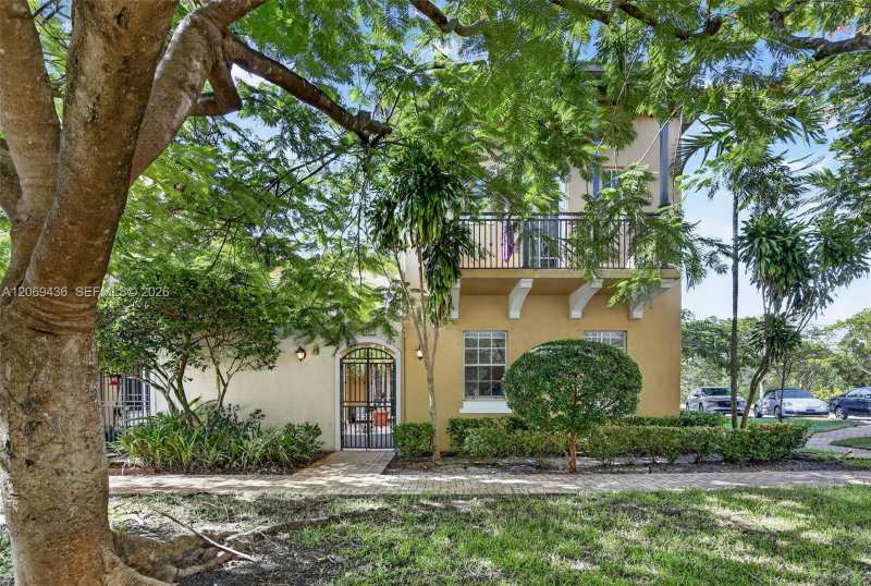 14601 SW 5th St, Pembroke Pines FL 33027