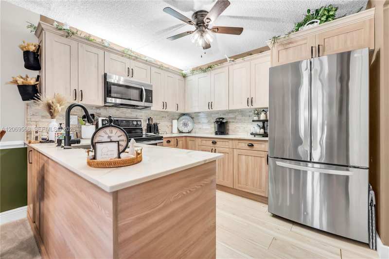 3561 Pine Tree Ct # 1, Green Acres FL 33463