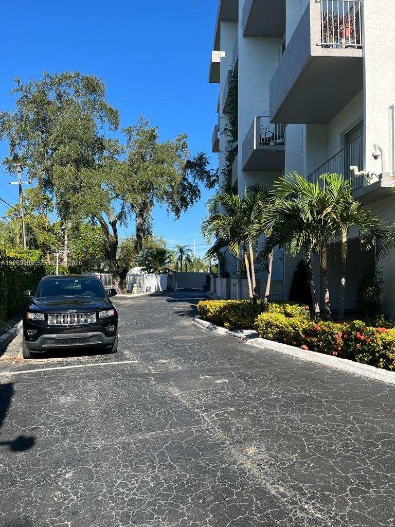 2020 NE 135th St # 609, North Miami FL 33181