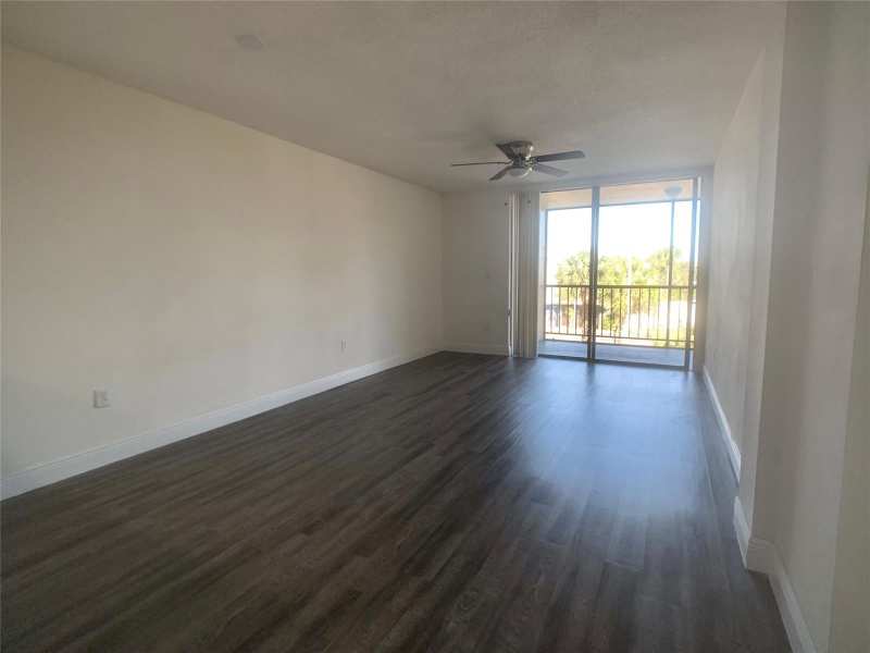 19455 NE 10 Avenue # 214, North Miami Beach FL 33179