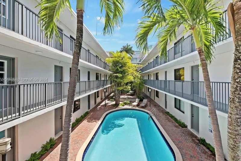 3240 Mary St # S202, Coconut Grove FL 33133