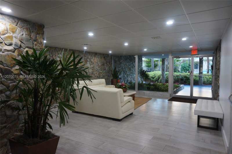 210 SEAVIEW DR # 308, Key Biscayne FL 33149