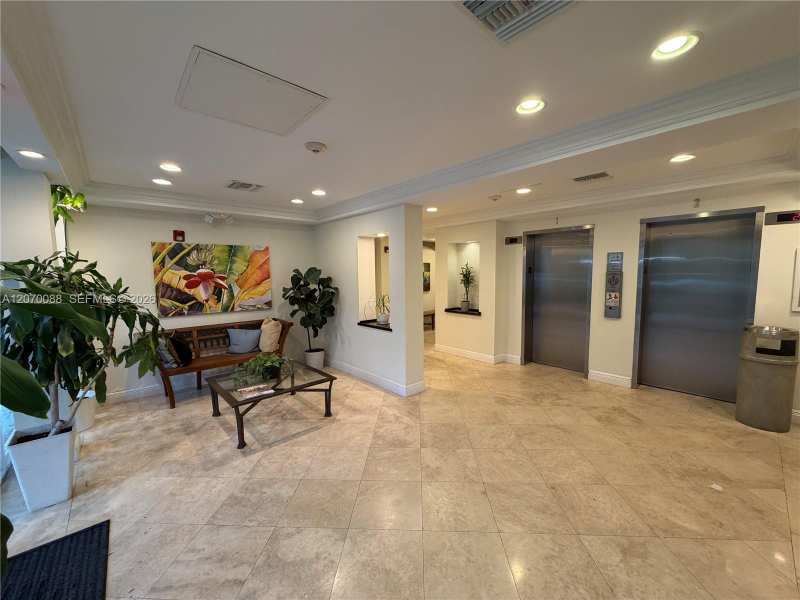 2640 NE 135th St # 202, North Miami FL 33181