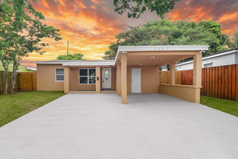5249 NE 4TH Terrace, Oakland Park FL 33334