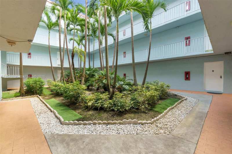 505 S Pine Island Rd # B207, Plantation FL 33324