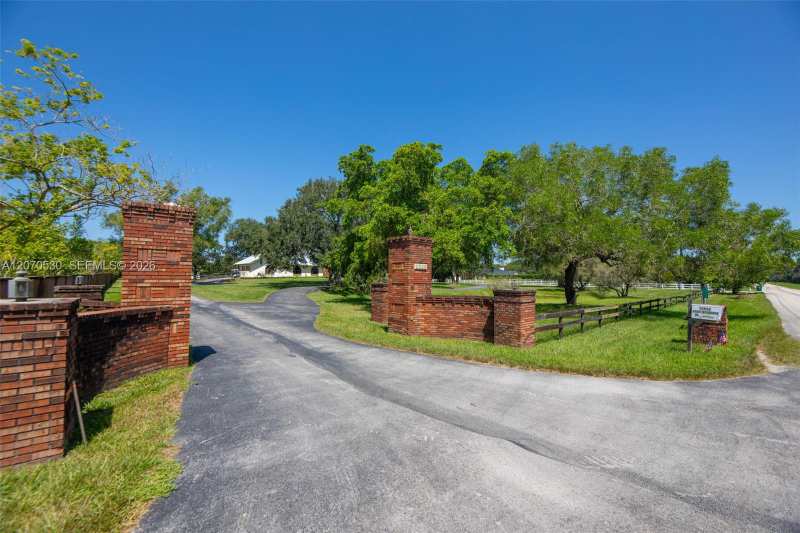 5501 SW 136th Ave, Southwest Ranches FL 33330