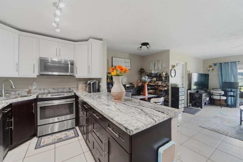 1013 GREEN PINE Boulevard # C2, West Palm Beach FL 33409