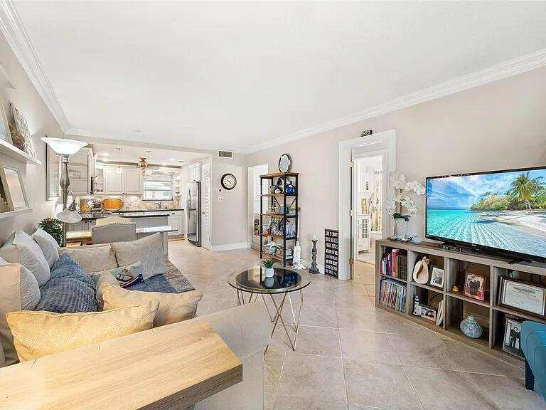 2748 NE 28TH # 10, Lighthouse Point FL 33064