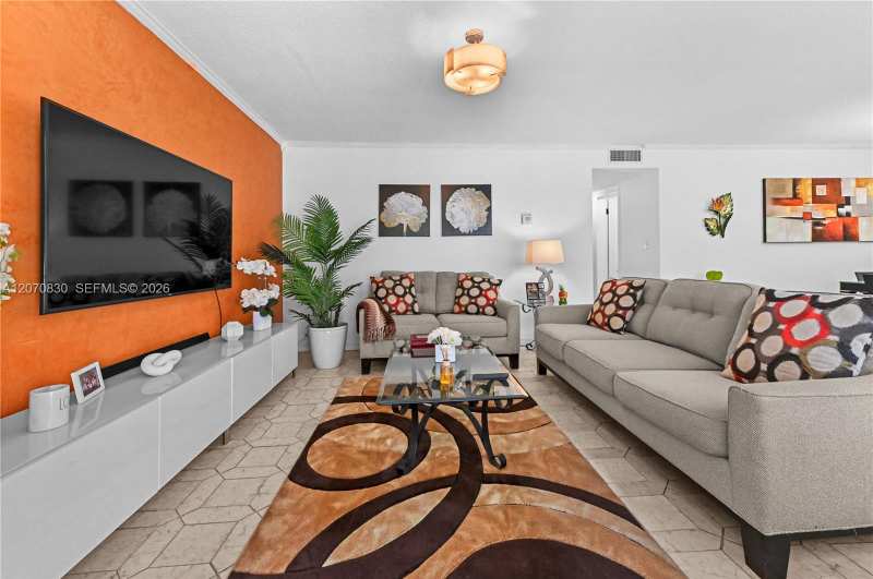 200 NE 12th Ave # 3A, Hallandale Beach FL 33009